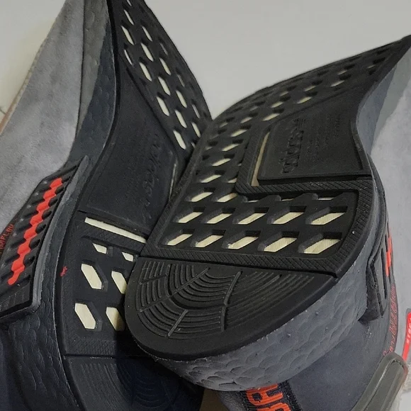 Mens 11.5 Adidas Men's NMD R1 Spectoo 'Speedlines' sneaker. Excellent Cond. - Picture 7 of 9